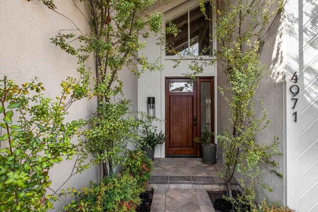 Building Photo - 4971 Hemlock