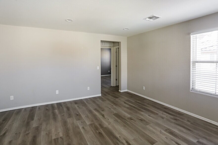 Building Photo - 16417 W Latham St