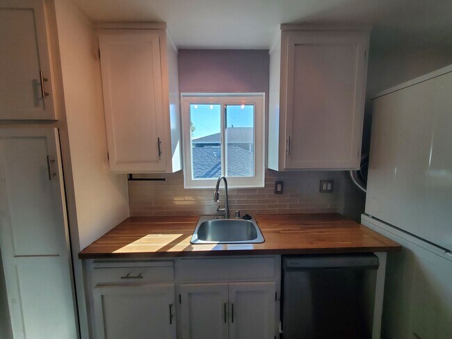 Building Photo - EBN T 428