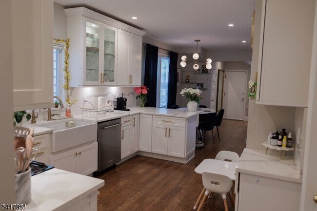 Building Photo - 33 Claremont Ave