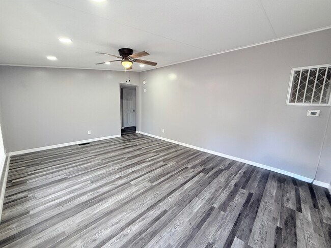 Building Photo - 5050 Box Wood Ct