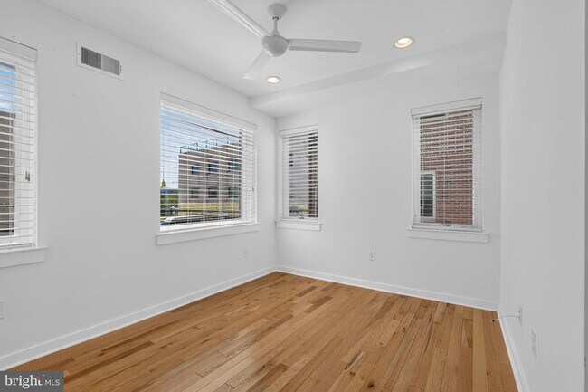 Building Photo - 950 Shackamaxon St