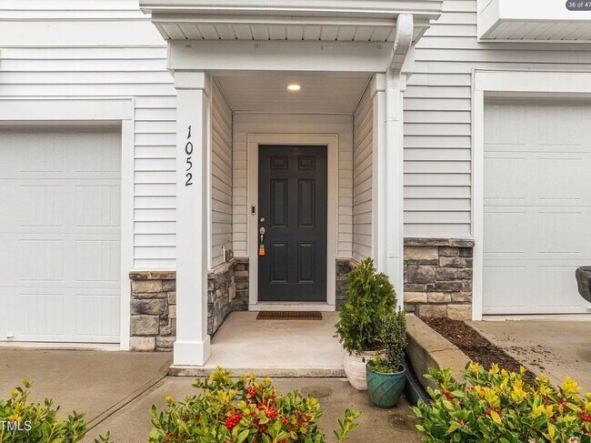 Building Photo - 1052 Shoreside Dr