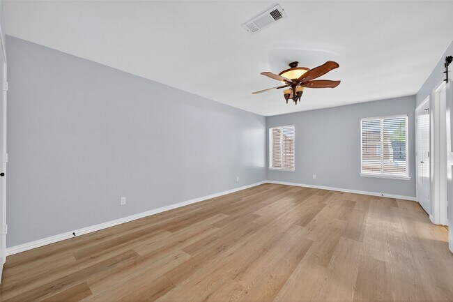 Building Photo - 11504 Village Pl Dr