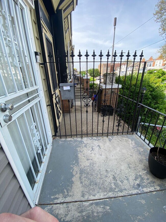 Building Photo - 5706 Warrington Ave