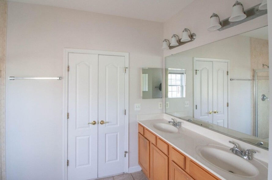 Building Photo - 12681 Heron Ridge Dr