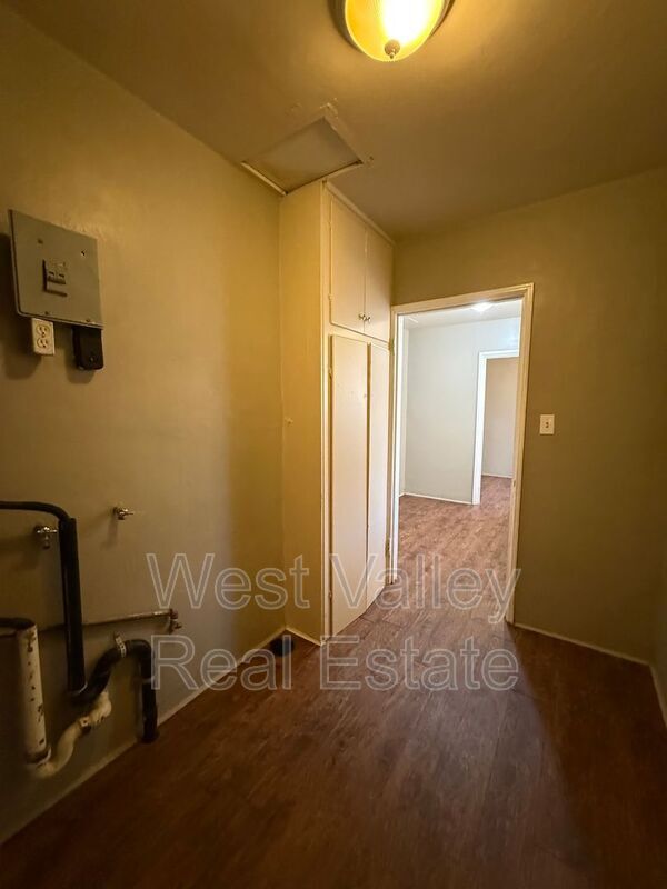 Building Photo - 511 Philippine St