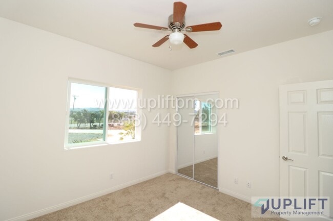 Building Photo - 3 Bed, 2 Bath House, 1200 SqFt.  RECENT BUILD