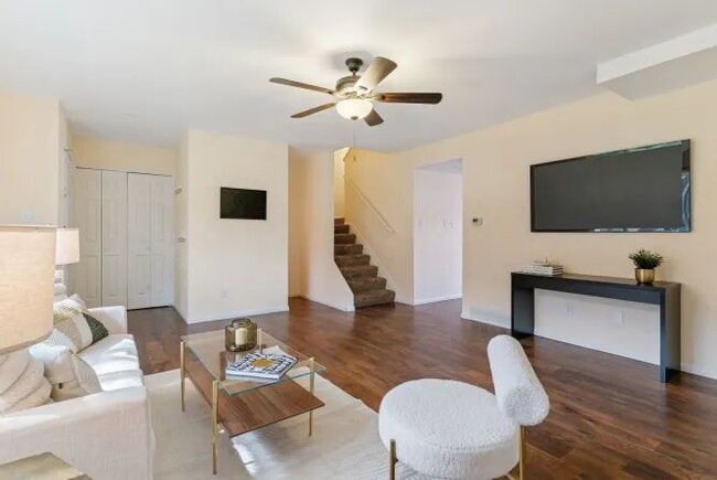Building Photo - $2,550.00 - 4 Bedrooms, 2.5 Bathroom, Town...