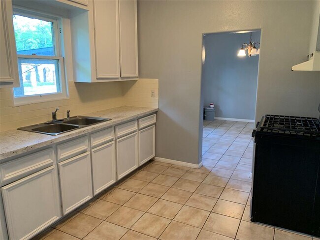 Building Photo - 11375 Allwood St