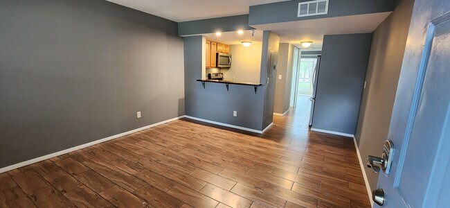 Building Photo - 7234 E Bank Dr