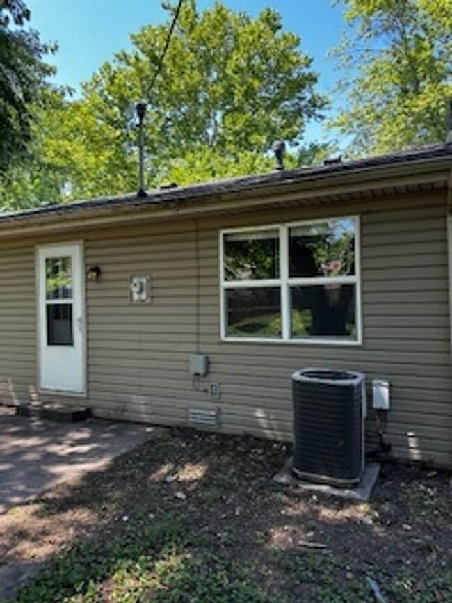 Building Photo - Fully Remodeled Home!