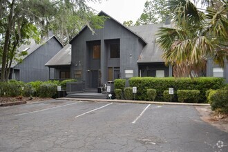 Building Photo - Spacious 2BR/2BA + Loft Near UF – Multiple...