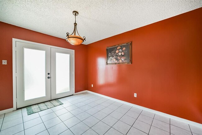 Building Photo - 9345 Westwood Village Dr
