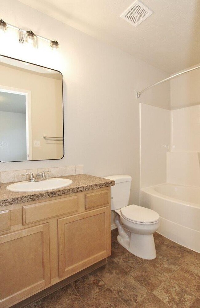 Building Photo - Immaculate Single-Level Home