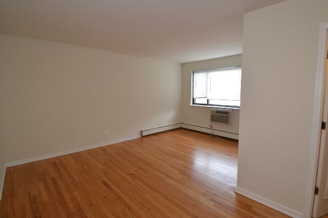 Building Photo - 6954 N Sheridan Rd