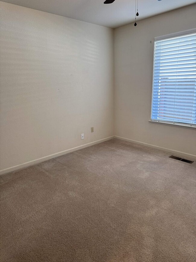 Building Photo - Beautiful Golf Course Home for Rent – Dayton, NV