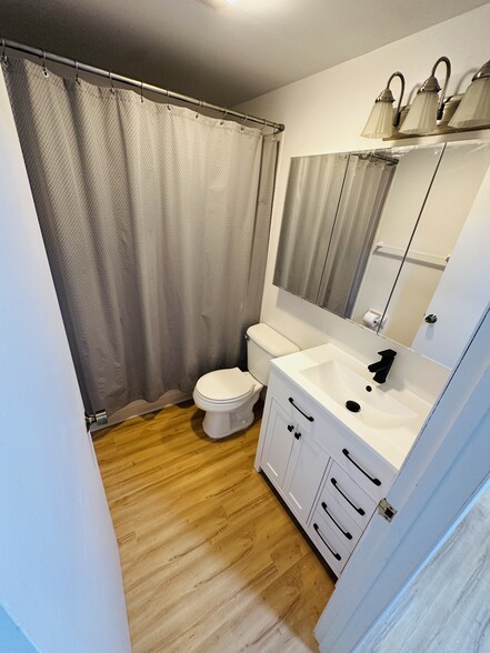 Building Photo - 5640 23rd Ave SW