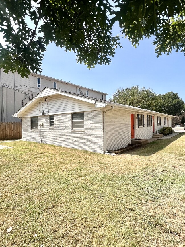 Building Photo - "Cozy 2-Bedroom in Stillwater – Short Conv...