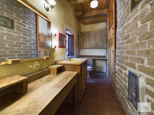 Building Photo - Green Gorge