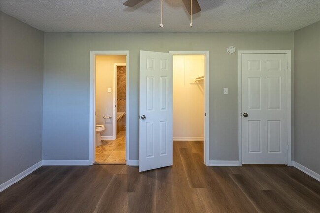 Building Photo - 4620 Glen Oaks Cir