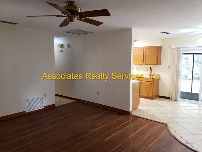 Building Photo - Renovated 2 bedroom with Office home in Springtree!