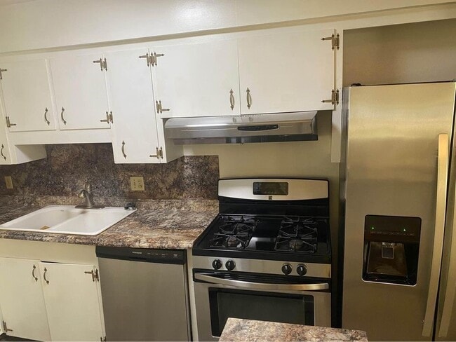 Building Photo - 6406 Schiller St