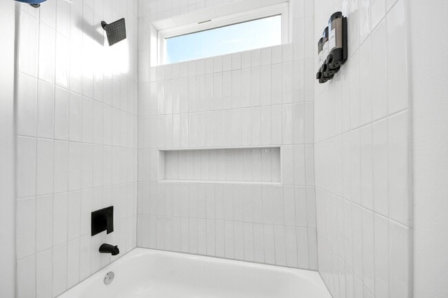 Building Photo - 3909 Maggie St