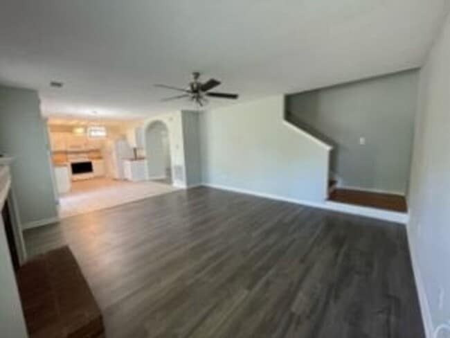 Building Photo - 122 Oak Cove Dr