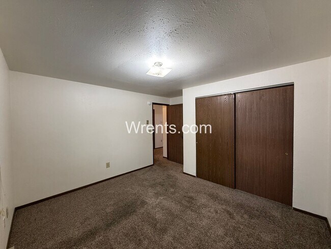 Building Photo - 28-30 E. Courtland