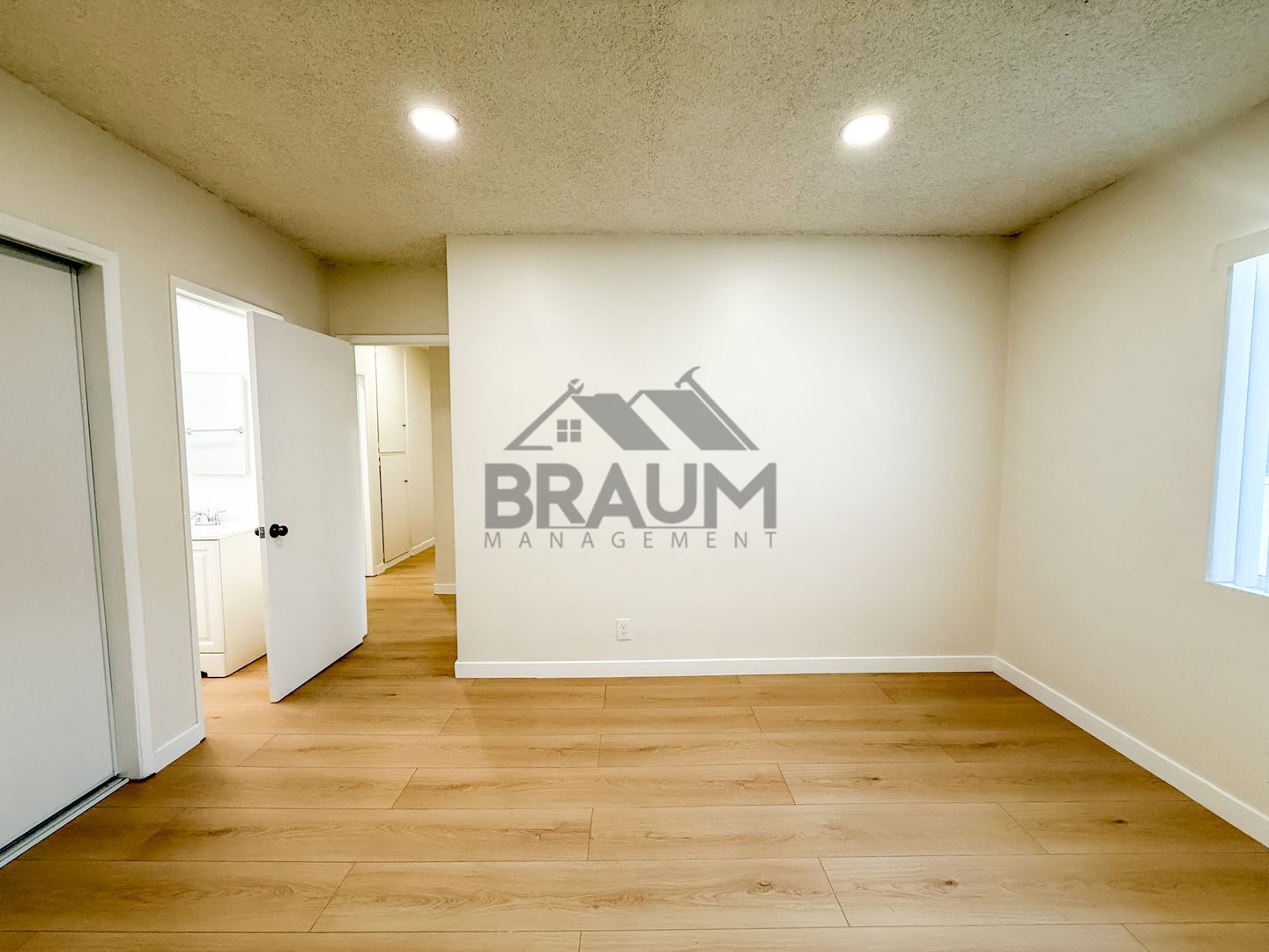 Building Photo - 13115 Oxnard St