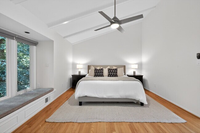 Building Photo - Elegant & Spacious Contemporary Townhome in Serene Potomac Enclave