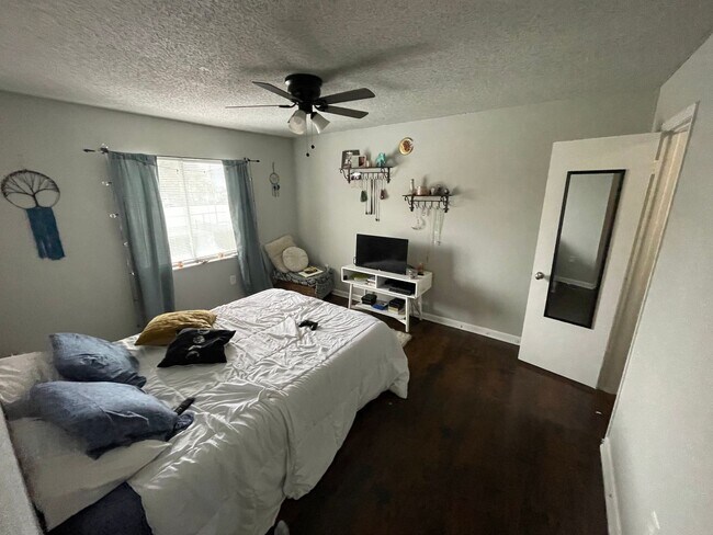 Building Photo - 2 Bed/1 Bath, 2nd floor condo in The Villas of Orlando AVAILABLE NOW!