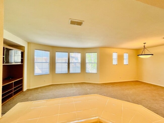 Building Photo - Gorgeous 3BD/2.5BA Tri-Level Townhouse- Ga...