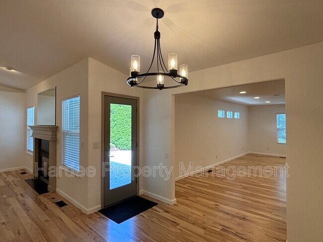 Building Photo - 2354 E Mugo St