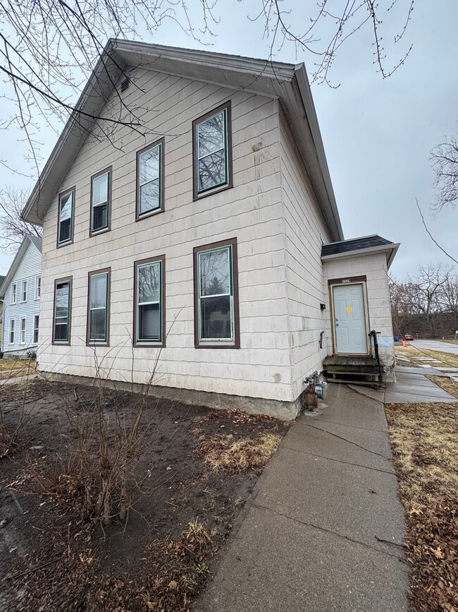 Building Photo - SL MON1527