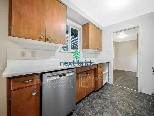 Building Photo - 18057 7th Ave NE