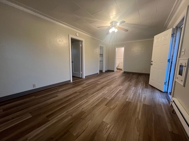 Building Photo - Cute, One bedroom duplex in Central Medfor...