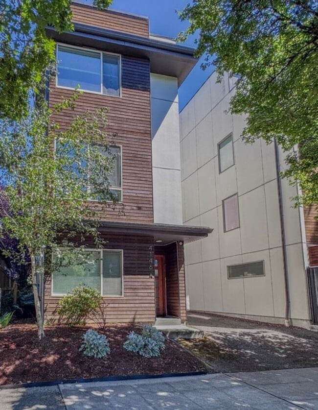 Building Photo - 4146 25th Ave SW