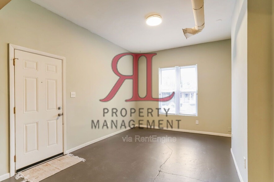 Building Photo - 821 Oak St