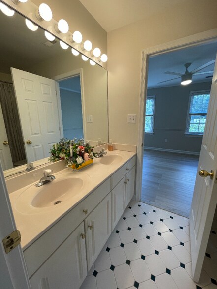 Building Photo - 2510 Heatherwood Ct