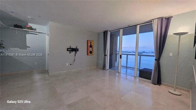 Building Photo - 1625 Kennedy Cswy