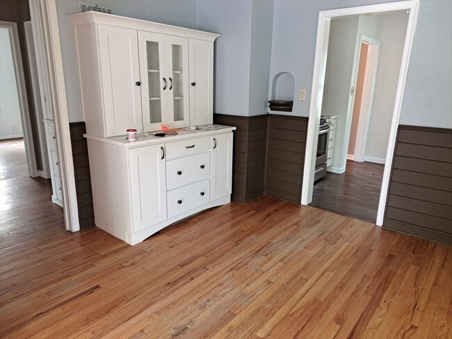 Building Photo - 3 Bedroom home, great location!