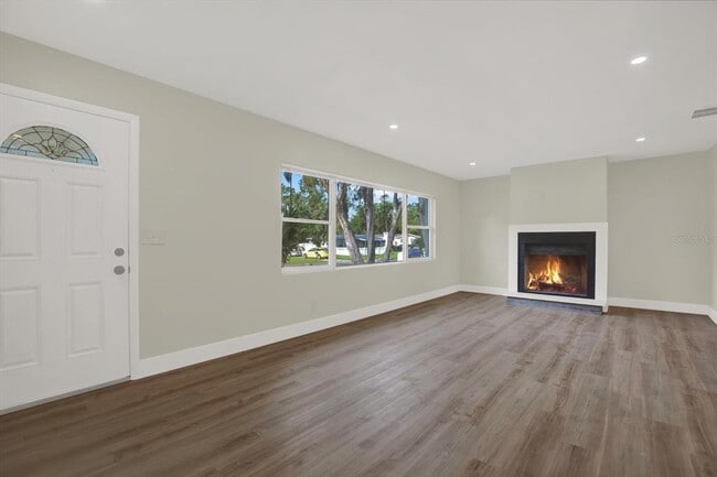 Building Photo - 1352 Parkwood St