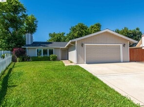 Building Photo - 3600 Kobias Ct