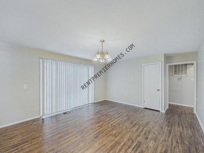 Building Photo - 202 S Claremont Ave