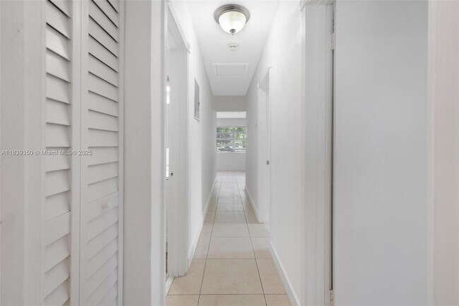 Building Photo - 700 SW 67th Ave