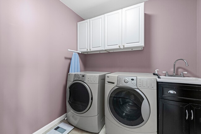 Building Photo - 3836 Lesia Dr