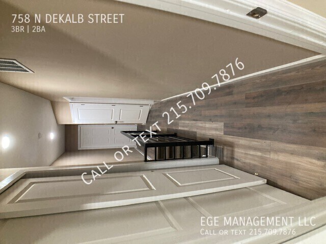 Building Photo - 758 N Dekalb St