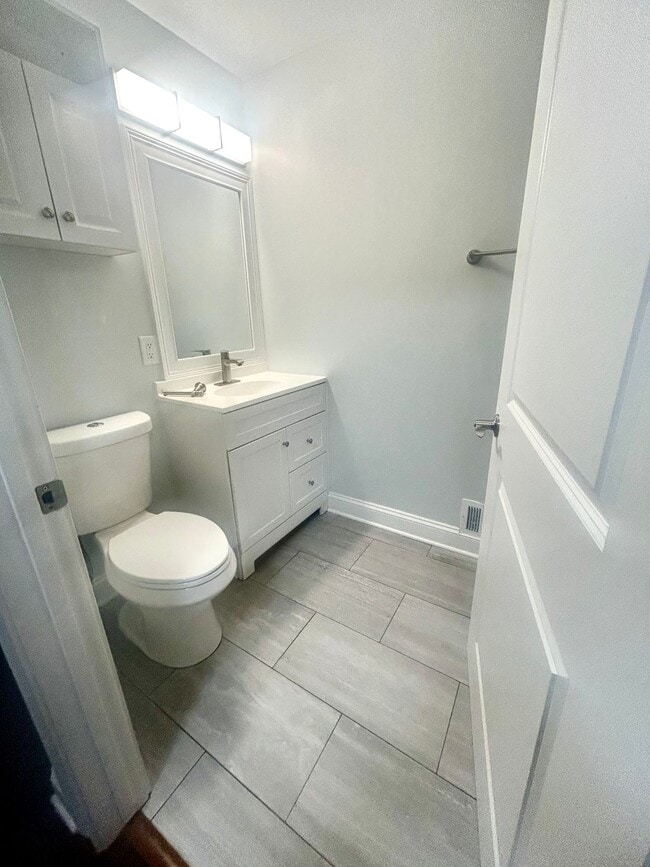 Building Photo - 607 Washtenaw Ave